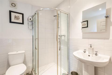 7 Cornwall Avenue, Byfleet, West Byfleet, KT14 7EX