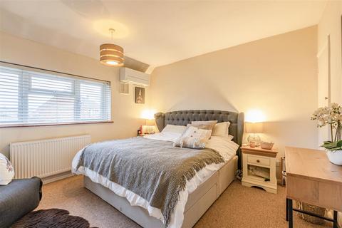 7 Cornwall Avenue, Byfleet, West Byfleet, KT14 7EX