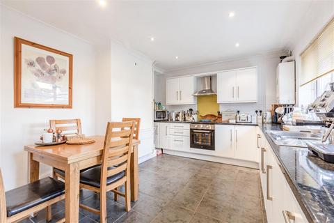 7 Cornwall Avenue, Byfleet, West Byfleet, KT14 7EX