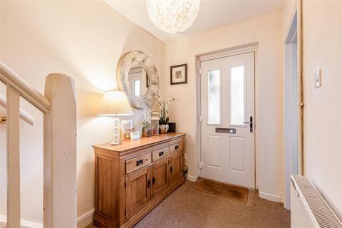 7 Cornwall Avenue, Byfleet, West Byfleet, KT14 7EX