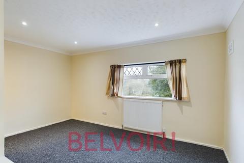 3 bedroom semi-detached house to rent, Wrenbury Crescent, Bentilee, Stoke-on-Trent, ST2