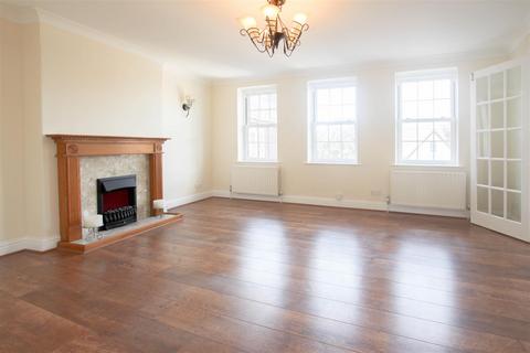 2 bedroom flat to rent, Town Street, Thaxted CM6