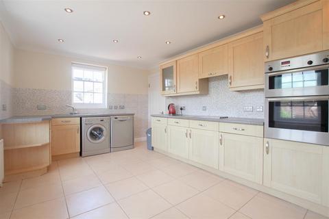 2 bedroom flat to rent, Town Street, Thaxted CM6