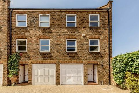 3 bedroom house to rent, Liberty Mews, London SW12