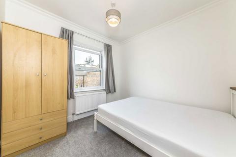 3 bedroom house to rent, Liberty Mews, London SW12