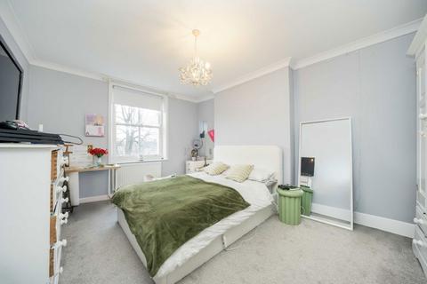 2 bedroom flat for sale, Harvist Road, London NW6