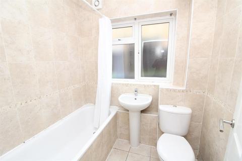 2 bedroom maisonette to rent, The Glebe, Watford