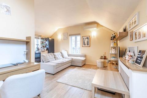 1 bedroom flat for sale, Ambassador Gardens, London