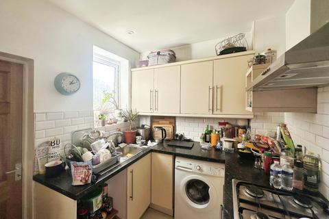 2 bedroom terraced house to rent, Princess Road, Manchester M25