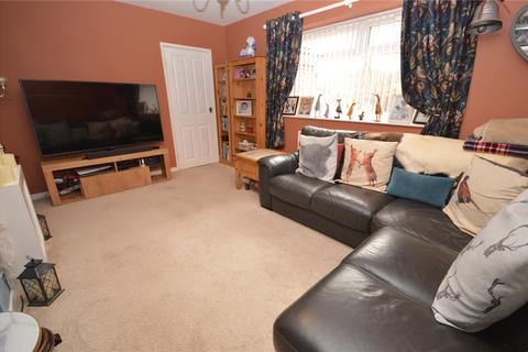 3 bedroom semi-detached house for sale, Iveson Approach, Leeds, West Yorkshire