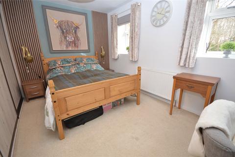 3 bedroom semi-detached house for sale, Iveson Approach, Leeds, West Yorkshire