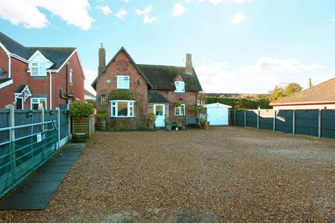 3 bedroom cottage for sale, Church Road, Donnington Wood