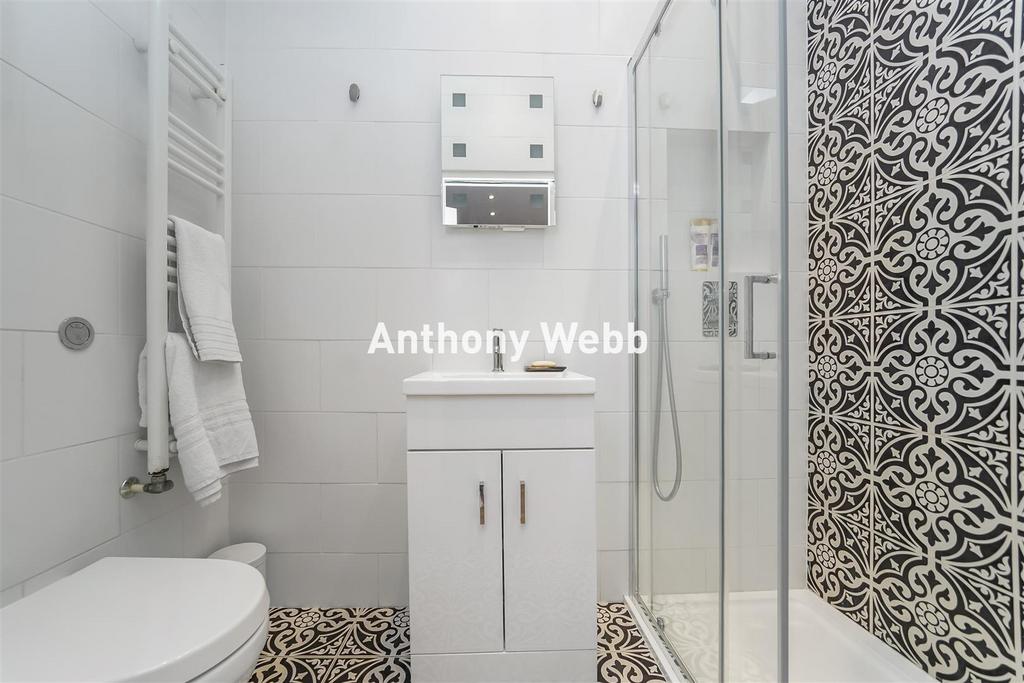 G/f shower room