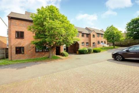 2 bedroom flat to rent, Alexander Street, Chesham, HP5