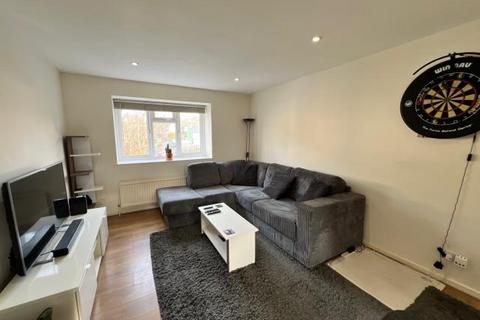 2 bedroom flat to rent, Alexander Street, Chesham, HP5