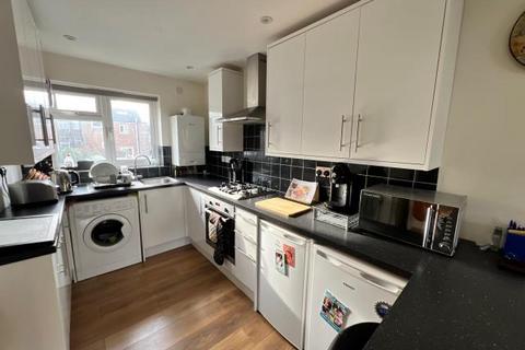 2 bedroom flat to rent, Alexander Street, Chesham, HP5