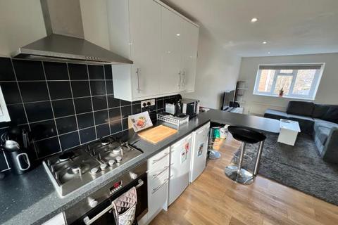 2 bedroom flat to rent, Alexander Street, Chesham, HP5