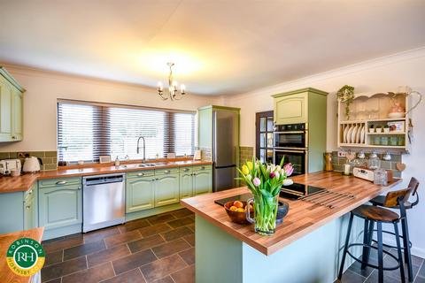 1 The Paddocks, Cusworth, Doncaster, DN5 7TW