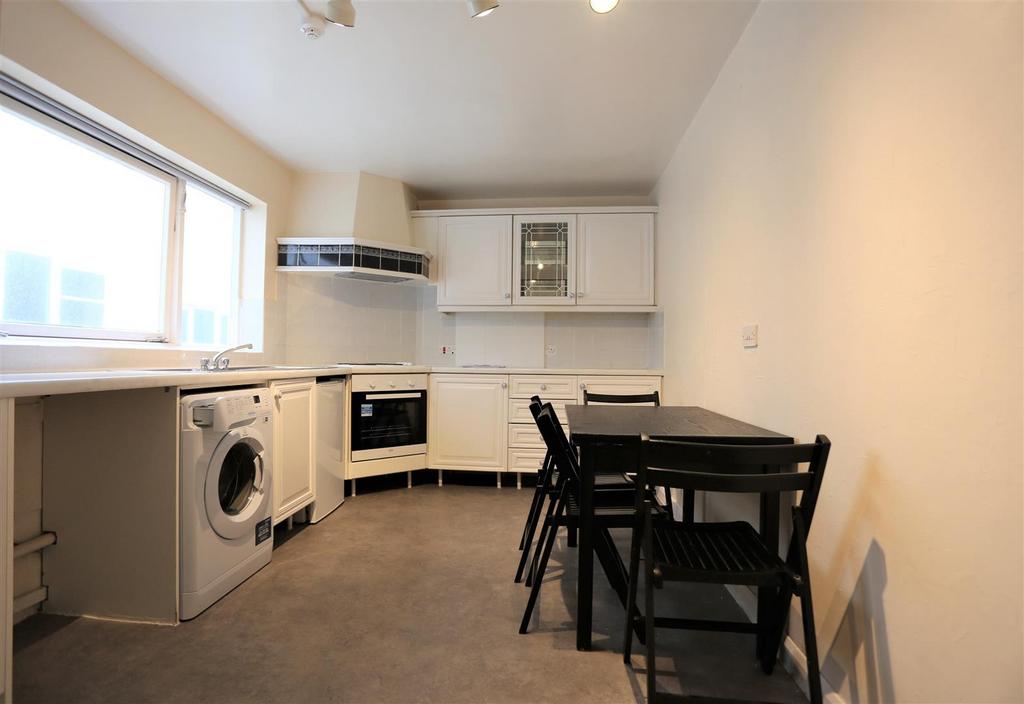 Flat 3, 59-62 Regency Square (7).JPG