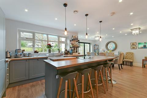 49a Herne Road, Surbiton, KT6 5BX