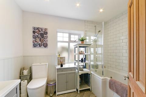 49a Herne Road, Surbiton, KT6 5BX