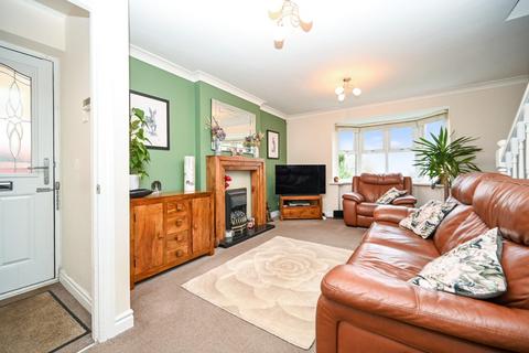 3 bedroom semi-detached house to rent, Slingsby Close, Apperley Bridge