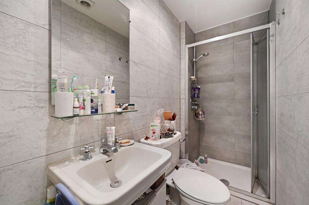 RCLR- flat c, 7 langland gardens-bedroom A, ensuit