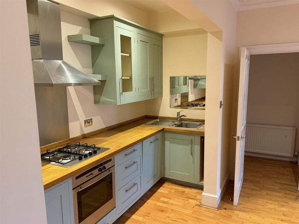 Kitchen 2.jpg