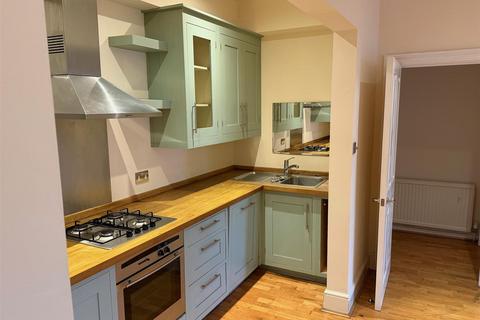3 bedroom flat to rent, Langland Gardens, London NW3