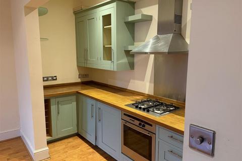 3 bedroom flat to rent, Langland Gardens, London NW3