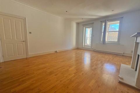 3 bedroom flat to rent, Langland Gardens, London NW3