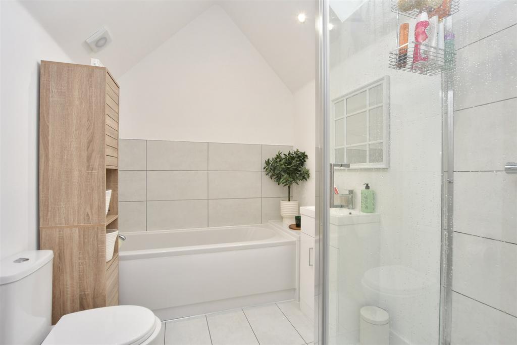 En-Suite Bathroom