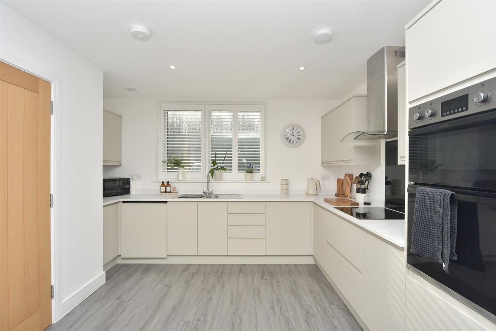 Kitchen/ Breakfast Area