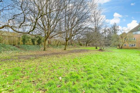 43 Levett Road, Leatherhead, KT22 7EG