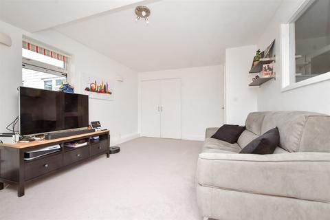 43 Levett Road, Leatherhead, KT22 7EG