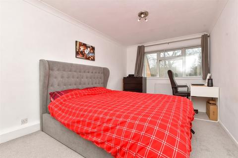 43 Levett Road, Leatherhead, KT22 7EG