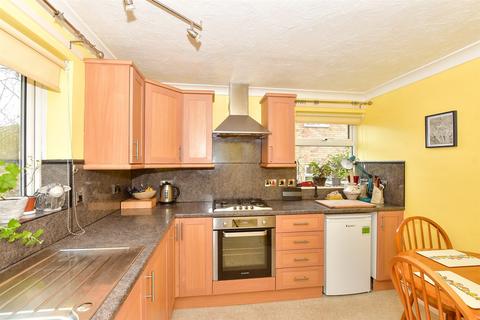 1 bedroom ground floor flat for sale, Brook Close, Crowborough, East Sussex