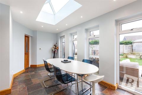 7 Howe Close, Romford, RM7 8JL