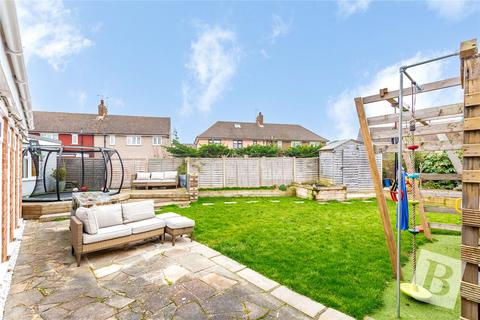7 Howe Close, Romford, RM7 8JL