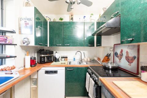 19 Arnold Avenue, Meopham, Gravesend, DA13 0NU
