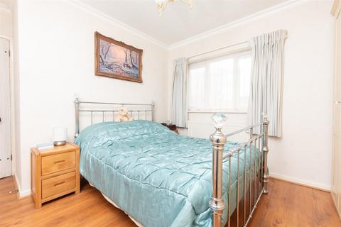 19 Arnold Avenue, Meopham, Gravesend, DA13 0NU