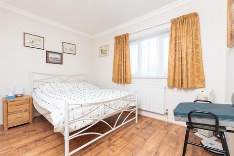 19 Arnold Avenue, Meopham, Gravesend, DA13 0NU