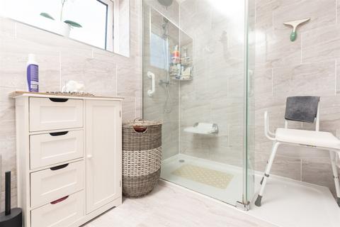 19 Arnold Avenue, Meopham, Gravesend, DA13 0NU