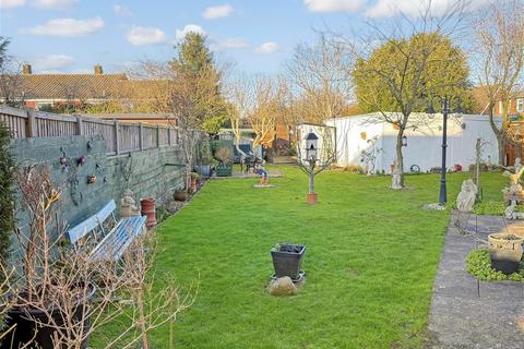 19 Arnold Avenue, Meopham, Gravesend, DA13 0NU