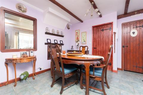 19 Arnold Avenue, Meopham, Gravesend, DA13 0NU