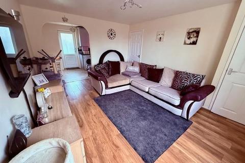 3 bedroom semi-detached house for sale, Redwood Close, Idlethorpe, Bradford