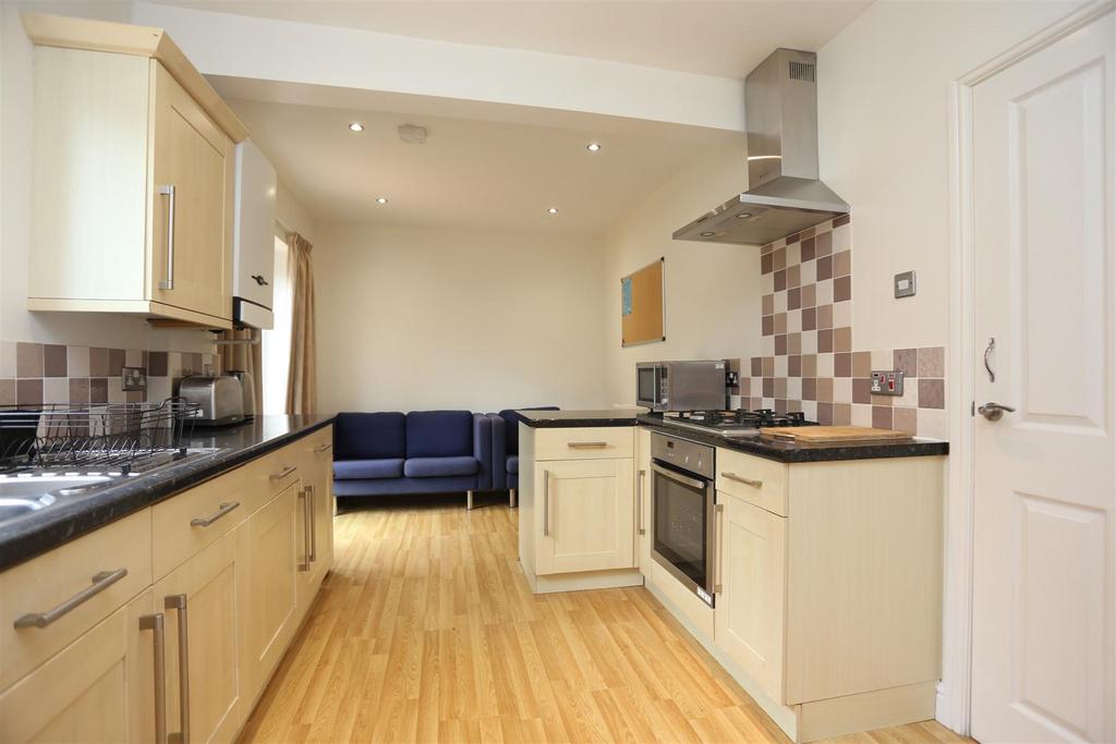 15 Standean Close Kitchen (1).JPG