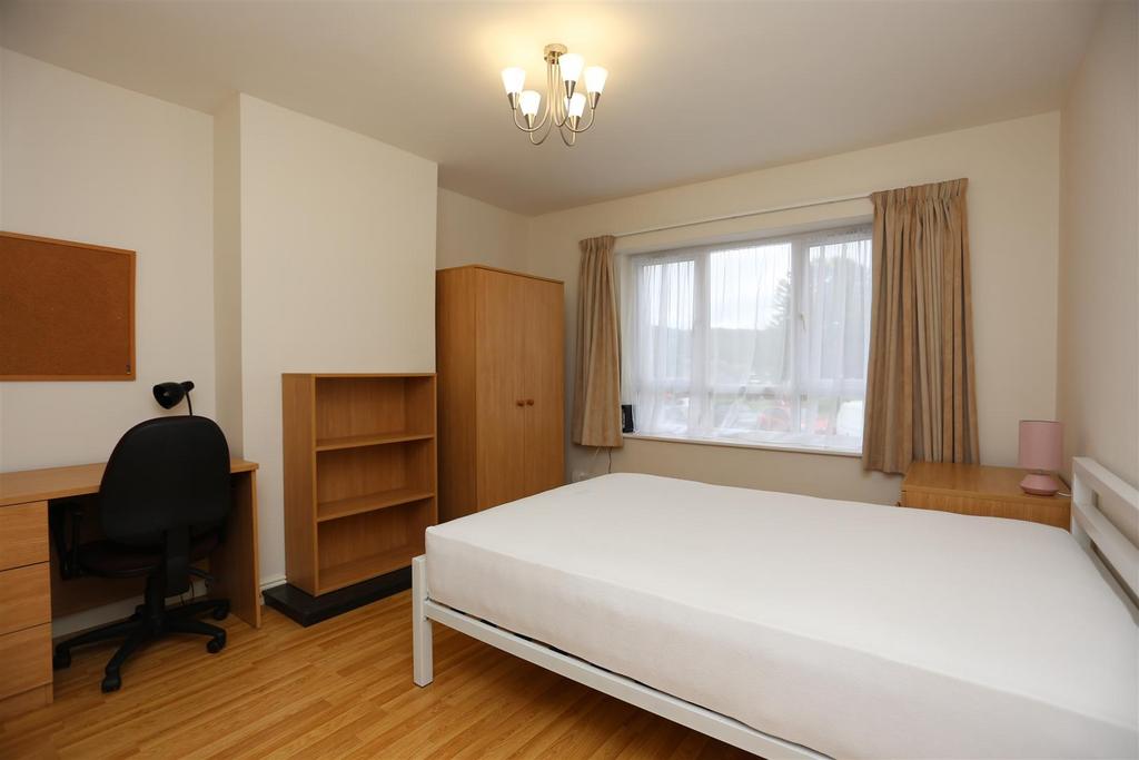 15 Standean Close Bed 1 (1).JPG