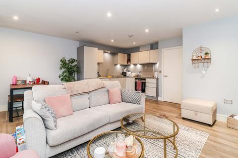 2 bedroom apartment for sale, The Broadway, Farnham Common, Buckinghamshire, SL2