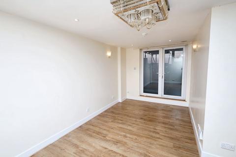 2 bedroom flat for sale, Flat 229 Platinum House, Lyon Road, Harrow, Middlesex, HA1 2EX